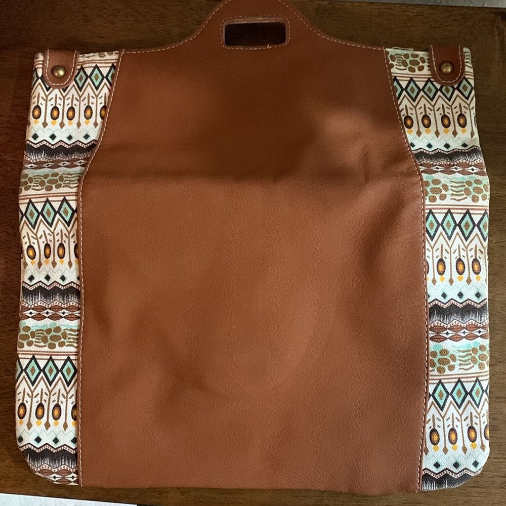 Chateau Tribal Clutch - Picture 6 of 9